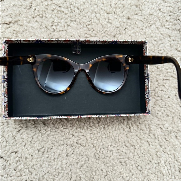 Limited edition Dolce & Gabbana sunglasses - Picture 2 of 4
